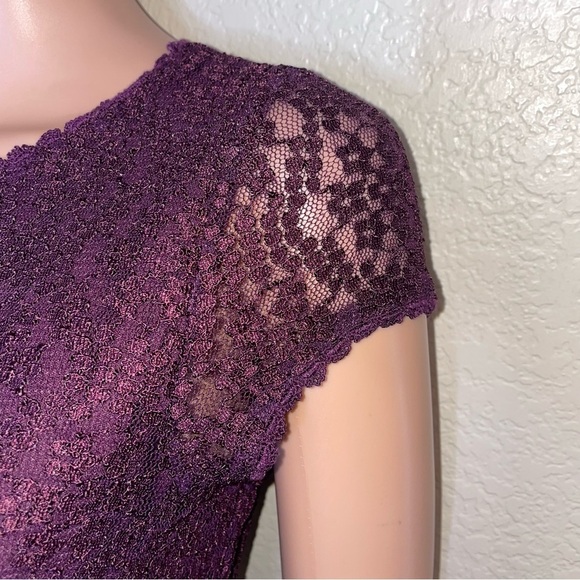 KARL LAGERFELD PARIS Lace Cap-Sleeve T-Shirt deep grape purple top blouse SZ SM - Picture 10 of 10